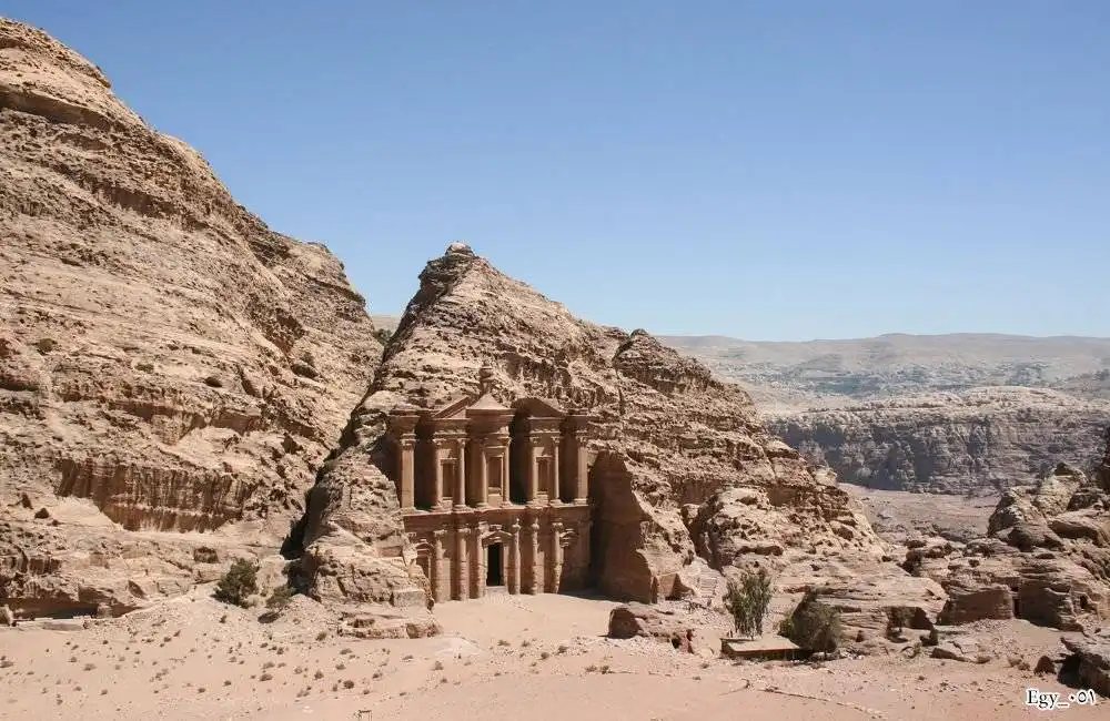 Egy_051